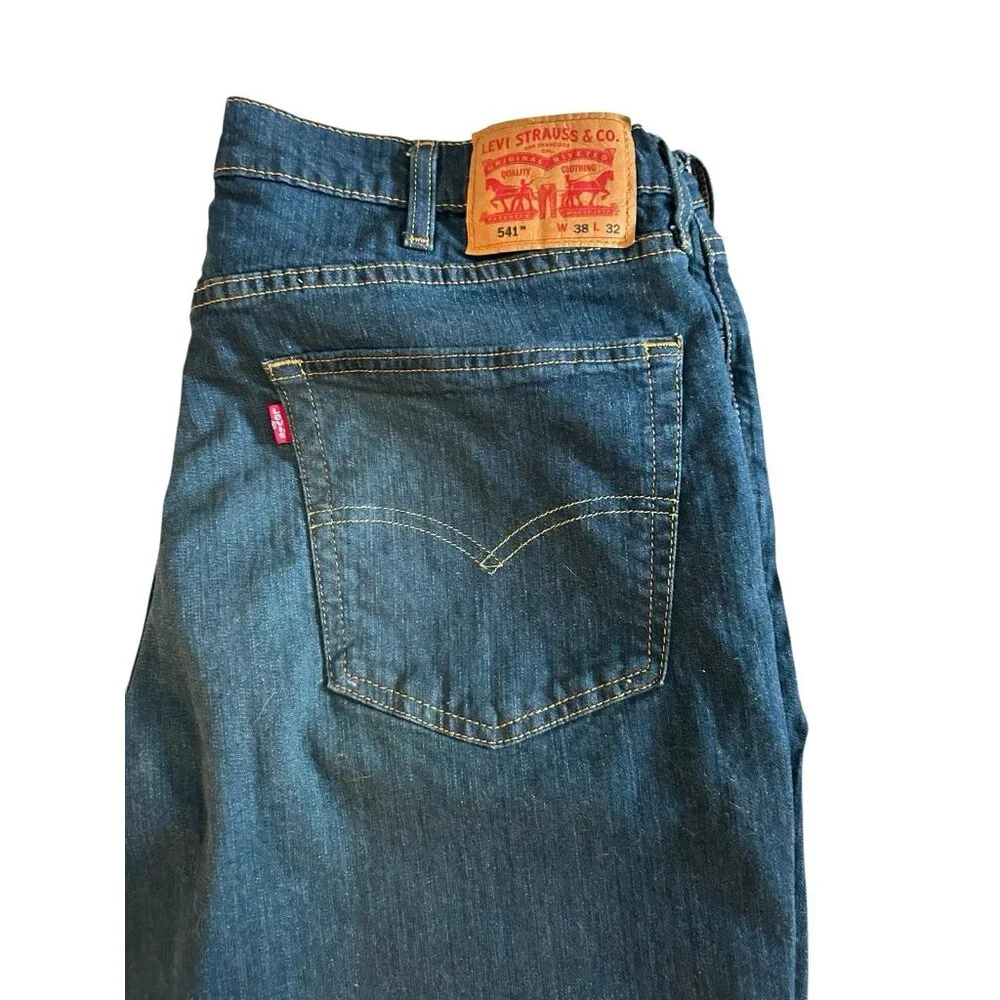 Men’s Levi's 541 Jeans 38x32 Blue Medium Wash Straight Leg Jeans - Picture 2 of 9